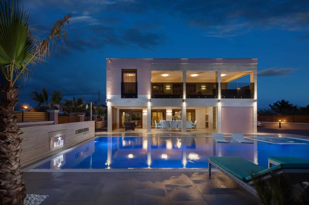 Pool, Jacuzzi & Sauna Villa in Vir (8–10)