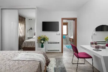 Pool, Jacuzzi & Sauna Villa in Vir (8–10)