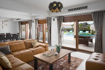 Pool, Jacuzzi & Sauna Villa in Vir (8–10)