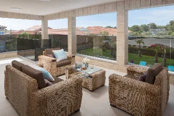 Pool, Jacuzzi & Sauna Villa in Vir (8–10)