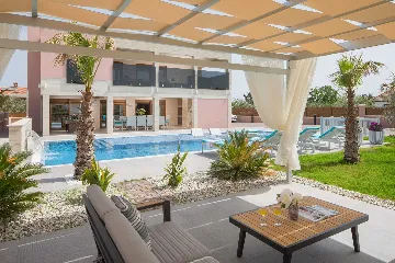 Pool, Jacuzzi & Sauna Villa in Vir (8–10)