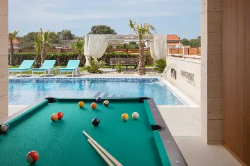 Pool, Jacuzzi & Sauna Villa in Vir (8–10)