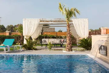 Pool, Jacuzzi & Sauna Villa in Vir (8–10)