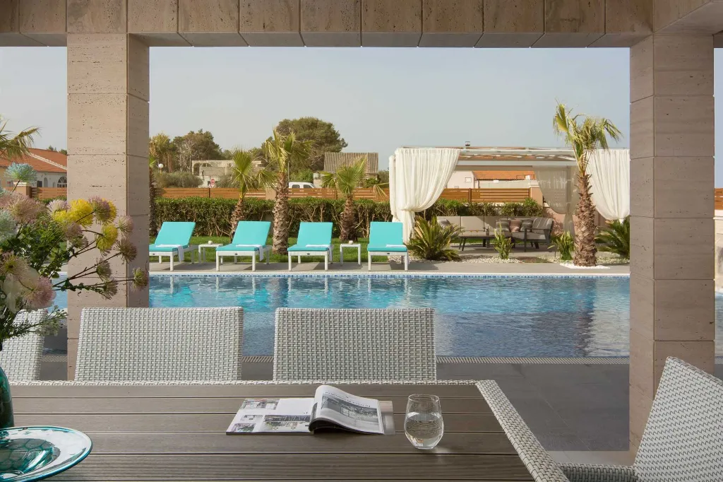 Pool, Jacuzzi & Sauna Villa in Vir (8–10)