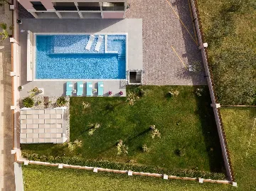Pool, Jacuzzi & Sauna Villa in Vir (8–10)