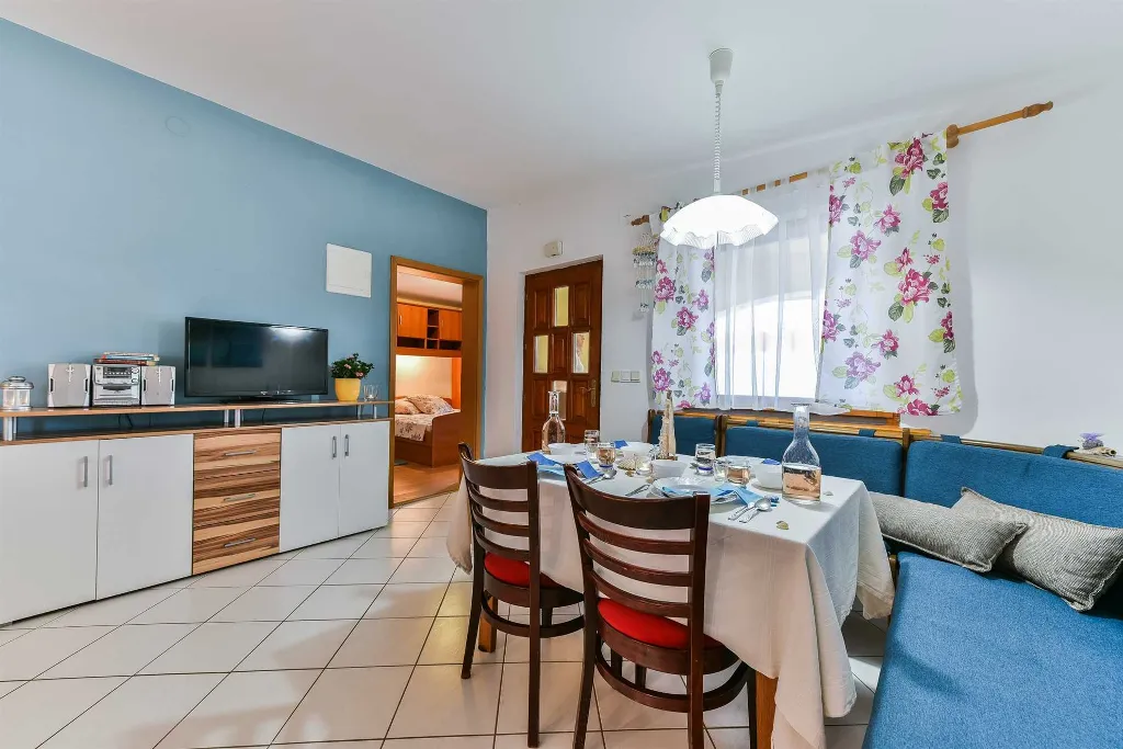 3-Bedroom Sea View Apartment in Vir