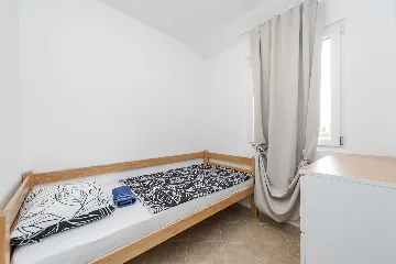 Apartment in Vir for 2–4 Guests, 100 m to Beach