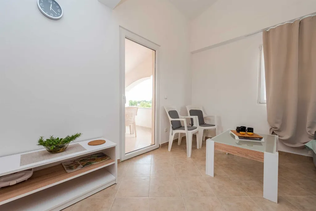 Apartment in Vir for 2–4 Guests, 100 m to Beach