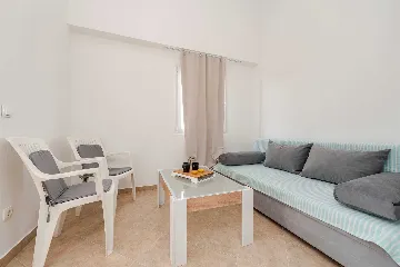 Apartment in Vir for 2–4 Guests, 100 m to Beach