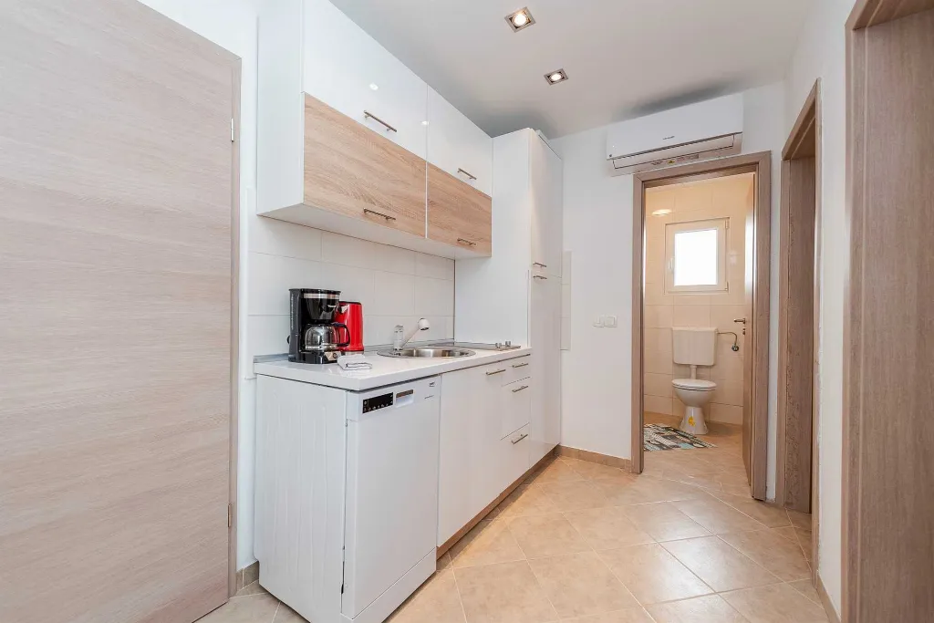 Apartment in Vir for 2–4 Guests, 100 m to Beach