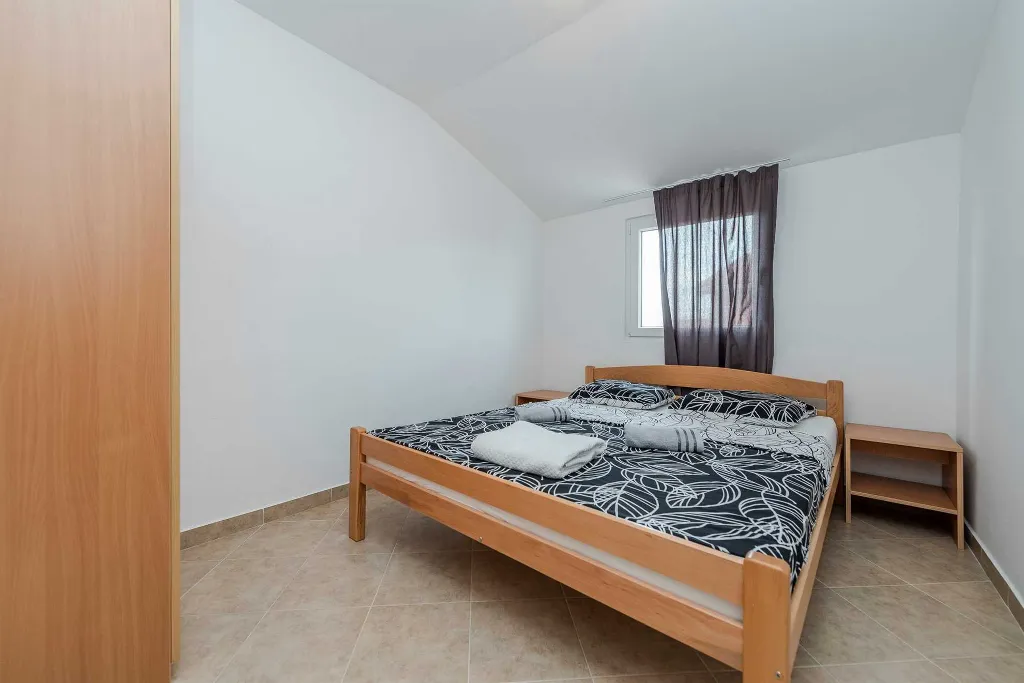 Apartment in Vir for 2–4 Guests, 100 m to Beach