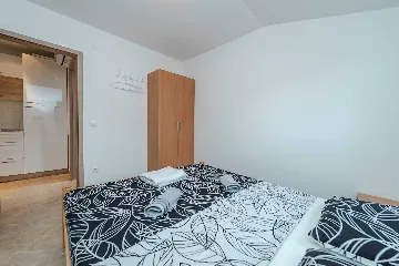 Apartment in Vir for 2–4 Guests, 100 m to Beach