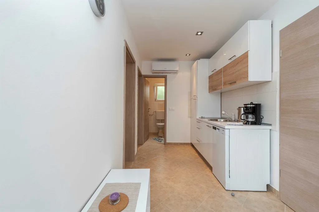 2-Bedroom Apartment in Vir for 2–4 Guests