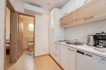 2-Bedroom Apartment in Vir for 2–4 Guests