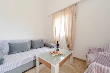 2-Bedroom Apartment in Vir for 2–4 Guests