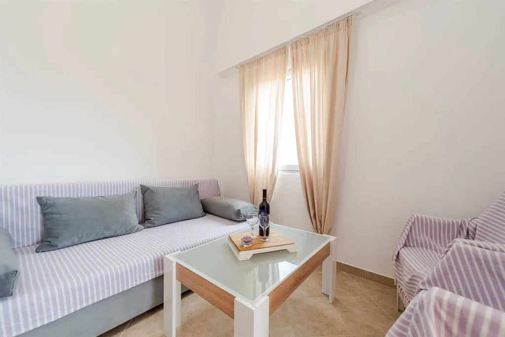 2-Bedroom Apartment in Vir for 2–4 Guests