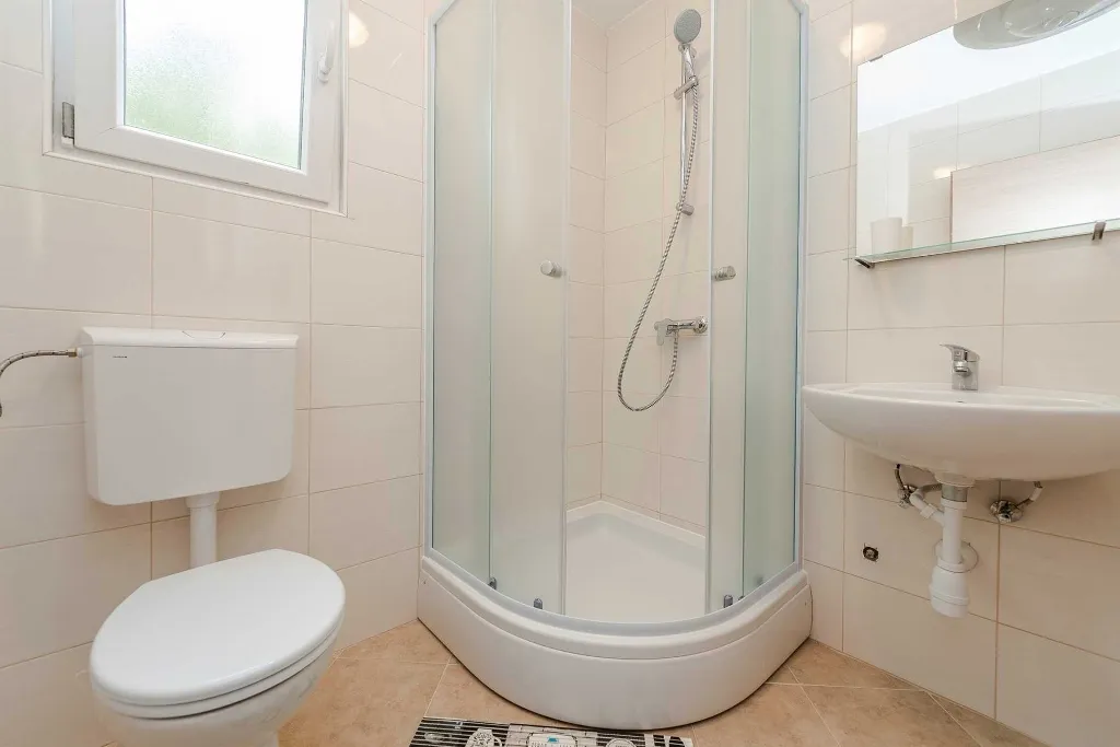 2-Bedroom Apartment in Vir for 2–4 Guests