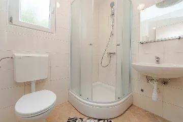 2-Bedroom Apartment in Vir for 2–4 Guests