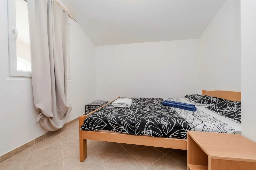 2-Bedroom Apartment in Vir for 2–4 Guests