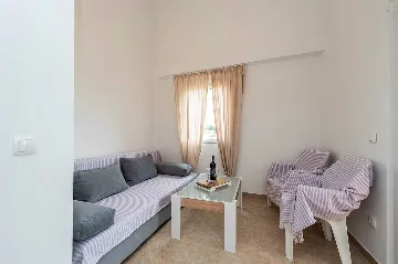 2-Bedroom Apartment in Vir for 2–4 Guests