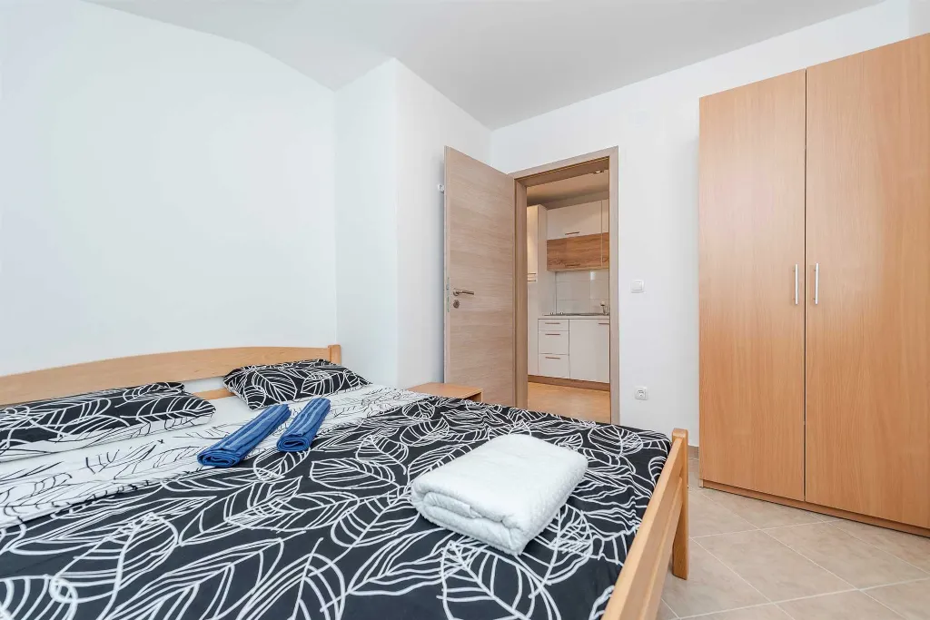 2-Bedroom Apartment in Vir for 2–4 Guests