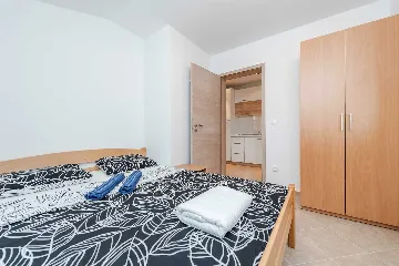 2-Bedroom Apartment in Vir for 2–4 Guests