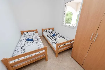 2-Bedroom Apartment in Vir for 2–4 Guests