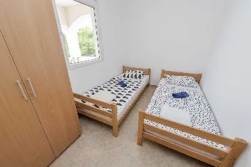 Apartment in Vir for 4 Guests with Balcony