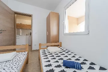 Apartment in Vir for 4 Guests with Balcony