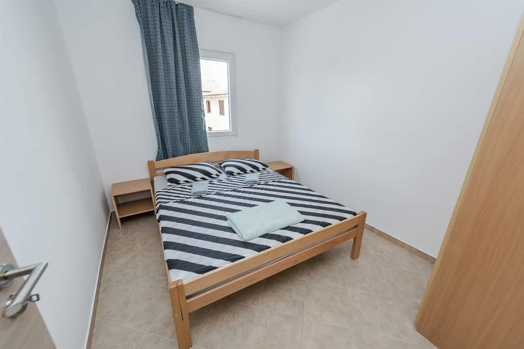 Apartment in Vir for 4 Guests with Balcony