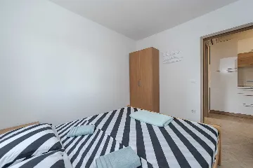 Apartment in Vir for 4 Guests with Balcony