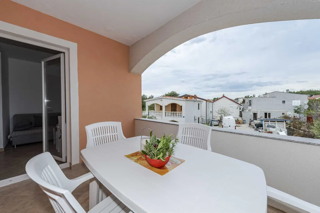 Apartment in Vir for 4 Guests with Balcony