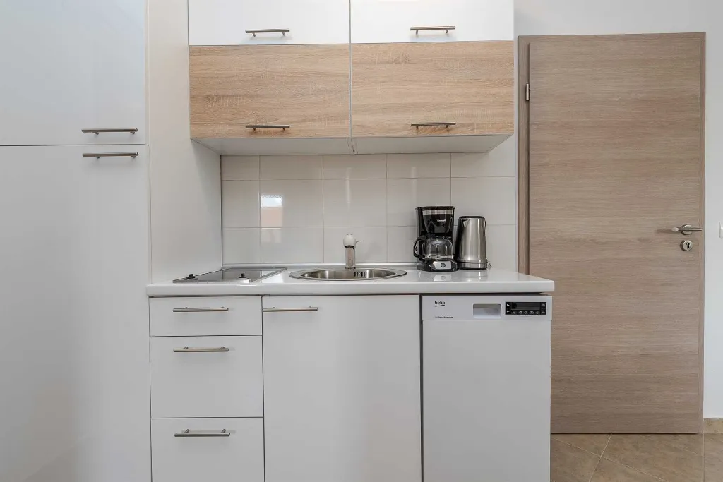 Apartment in Vir for 4 Guests with Balcony