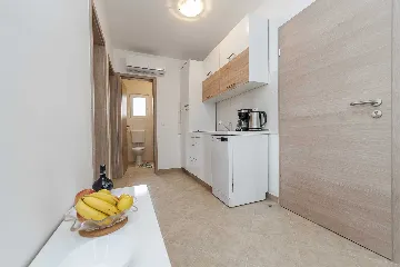 Apartment in Vir for 4 Guests with Balcony
