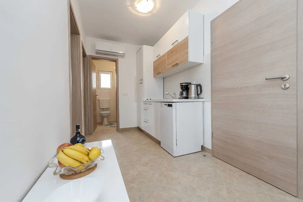 Apartment in Vir for 4 Guests with Balcony