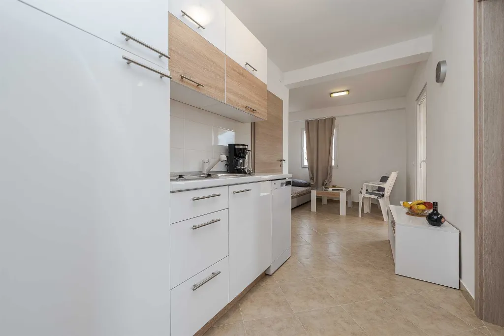 Apartment in Vir for 4 Guests with Balcony