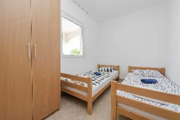 Apartment in Vir for 4 Guests with Balcony