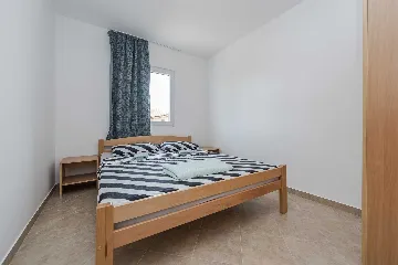 Apartment in Vir for 4 Guests with Balcony