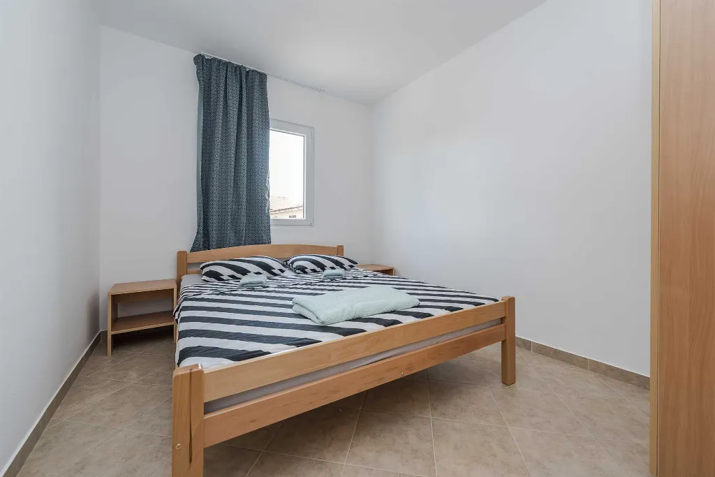 Apartment in Vir for 4 Guests with Balcony