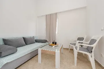 Vir Apartment for 4 Guests Near Luka Bay