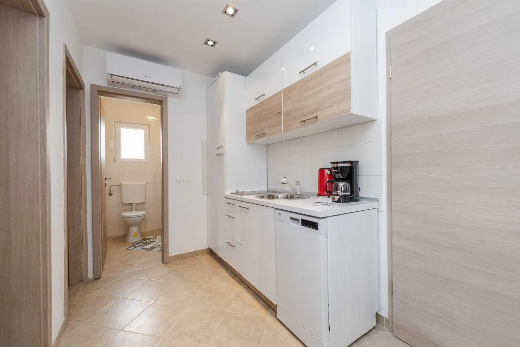 Vir Apartment for 4 Guests Near Luka Bay