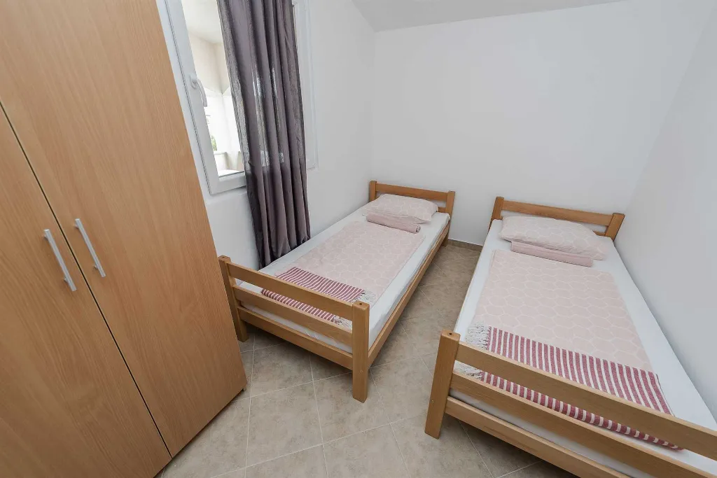Vir Apartment for 4 Guests Near Luka Bay