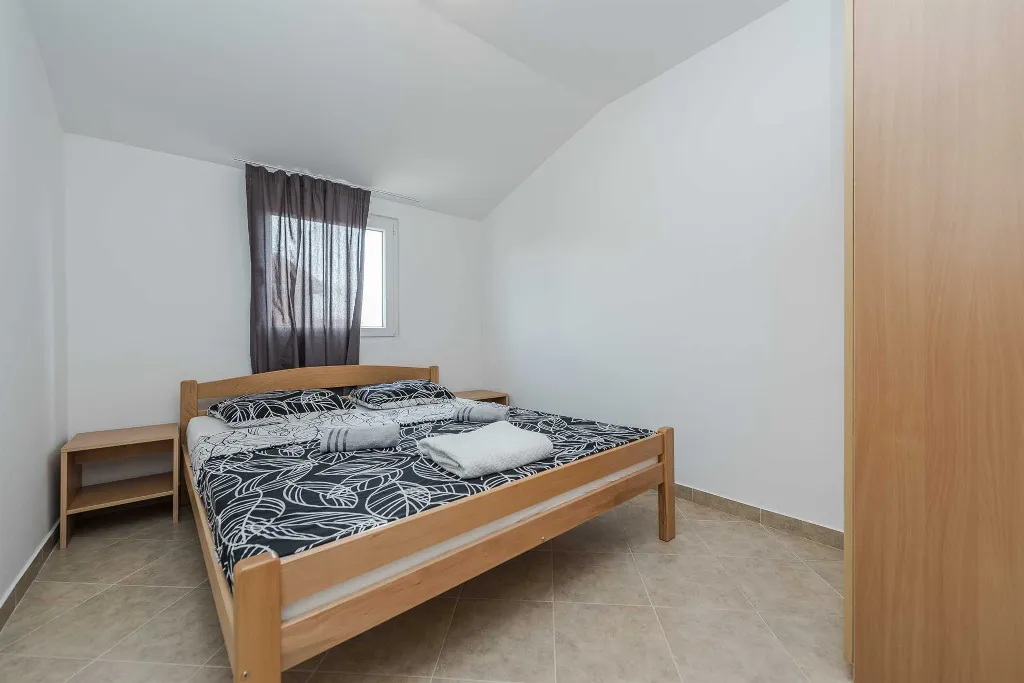 Vir Apartment for 4 Guests Near Luka Bay