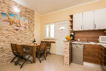 Apartment in Vir for 2–4 Guests near Pebble Beach