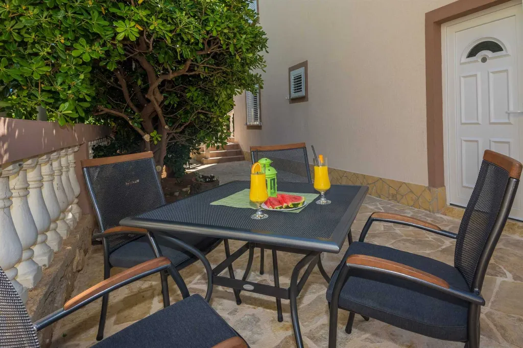 Apartment in Vir for 2–4 Guests near Pebble Beach