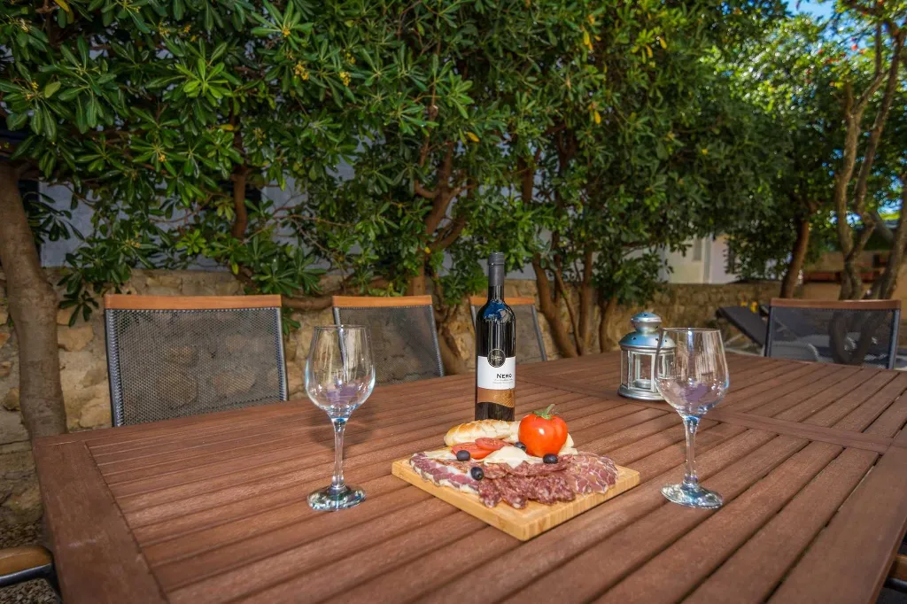 Apartment in Vir for 2–4 Guests near Pebble Beach