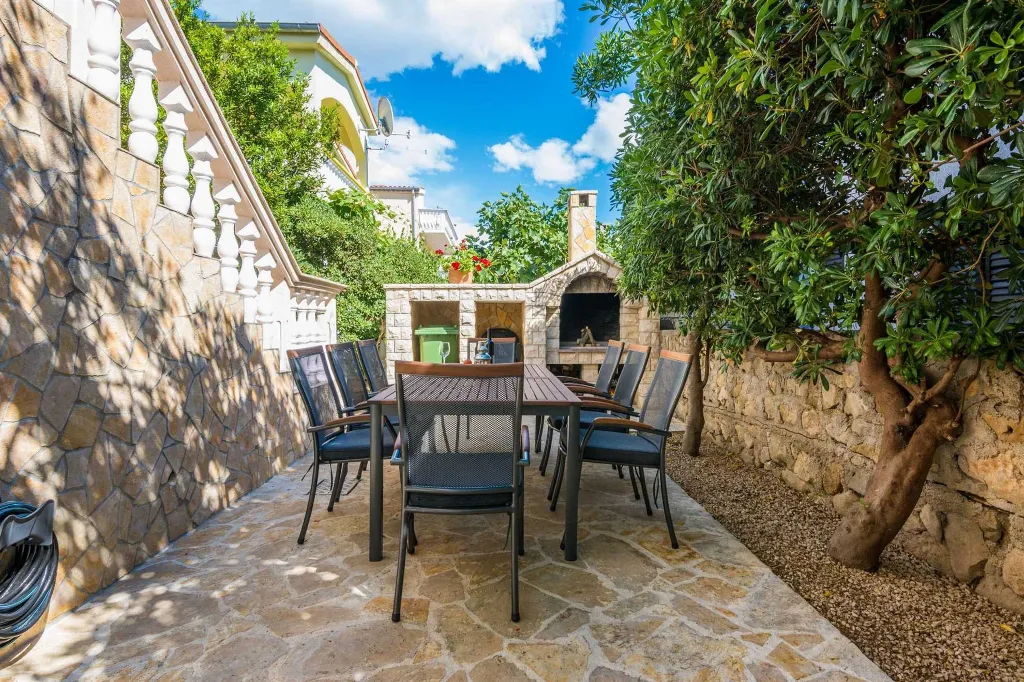 Apartment in Vir for 2–4 Guests near Pebble Beach