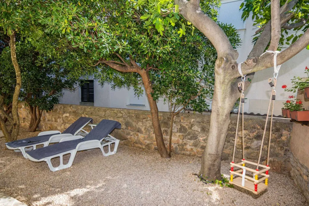 Apartment in Vir for 2–4 Guests near Pebble Beach