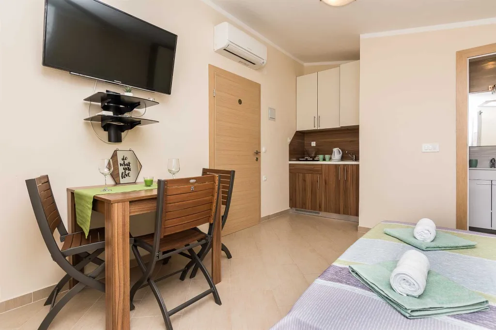Studio Apartment for 2 in Vir, Croatia