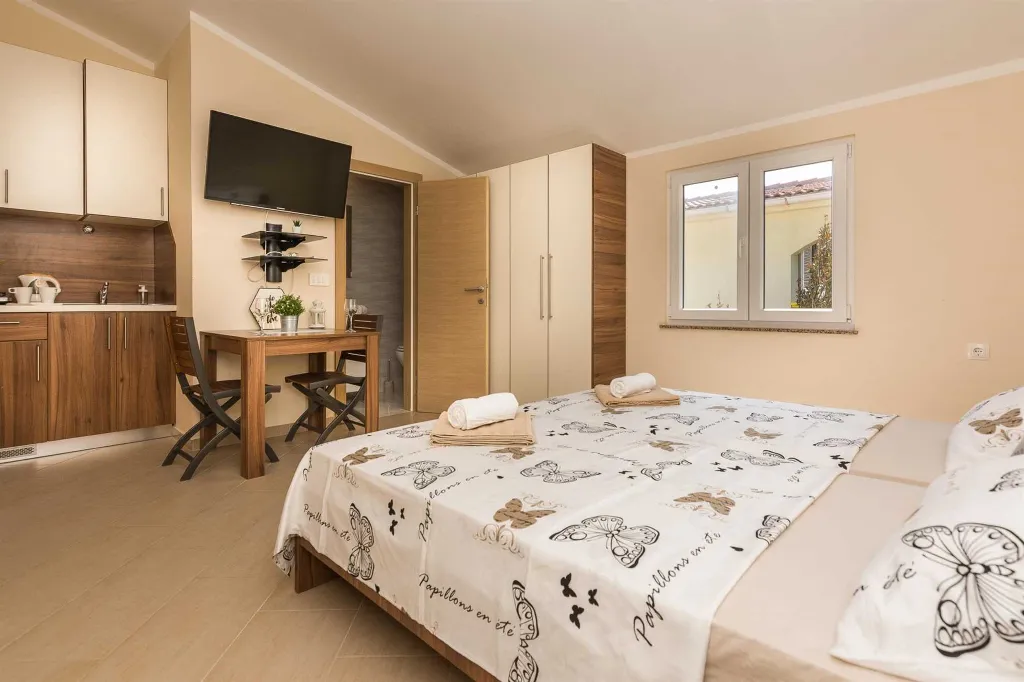 Studio in Vir for 2, 250 m from Pebble Beach